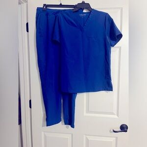 Mandala scrubs medium one pocket top and  large slim bottom